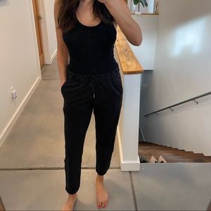 Lululemon 7/8 crop black pant. Size 8.